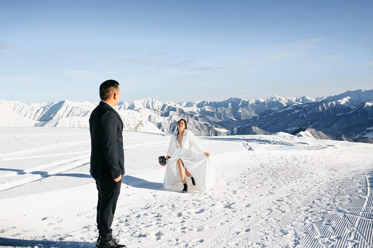 wedding, snow, prenup shoot, winter, mountains, bride, groom, marriage, man, woman, couple, together, love, garden, nature, snowscape, landscape. Wedding coordinator venues: who issues permits in Banff, Whistler and Niagara