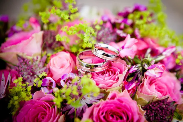 flowers, rings, flower wallpaper, bouquet, beautiful flowers, wedding bouquet, wedding rings, bridal bouquet, flower background, wedding bands, wedding, marriage, nature, flower arrangement, close up. Working with Indigenous-owned Canadian venues and cultural wedding protocols