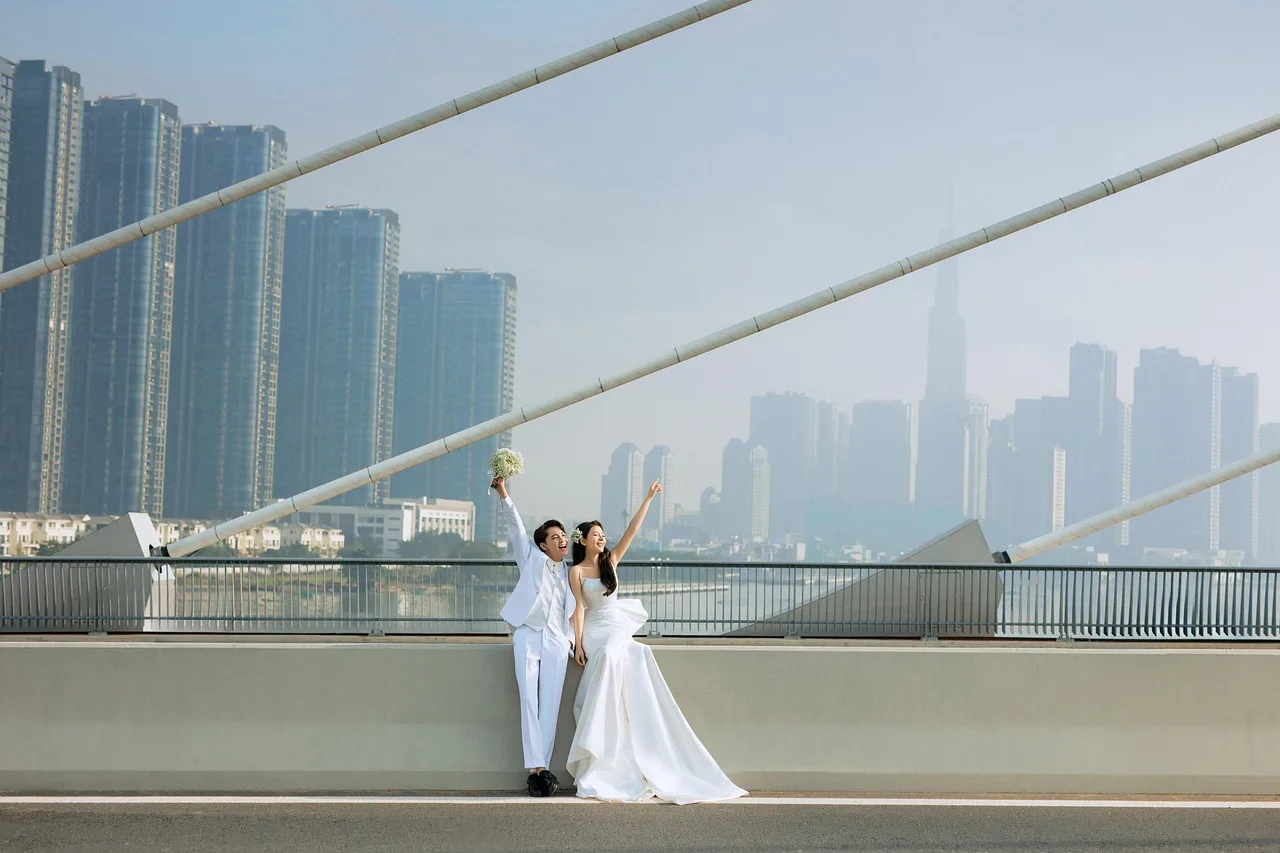 couple, lovers, wedding, marriage, bridal. Why do Winnipeg and Saskatoon coordinators compete on value and harvest timing?